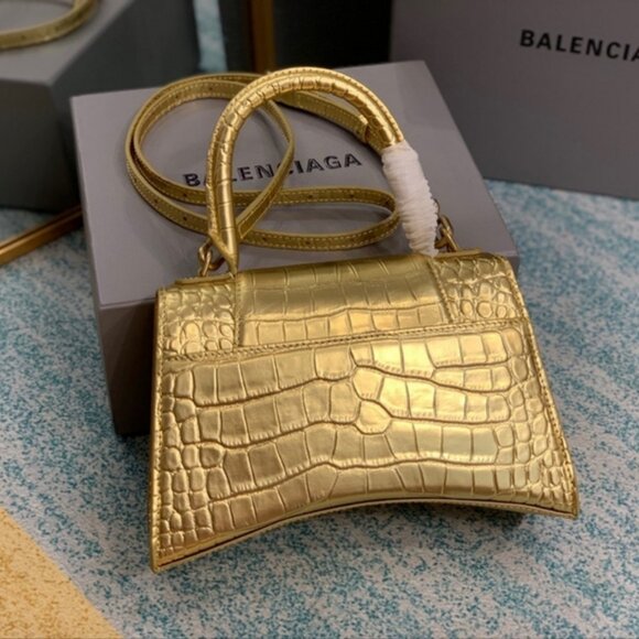 Lustrous Balenciaga Gold Flap Bag - Picture 6 of 7